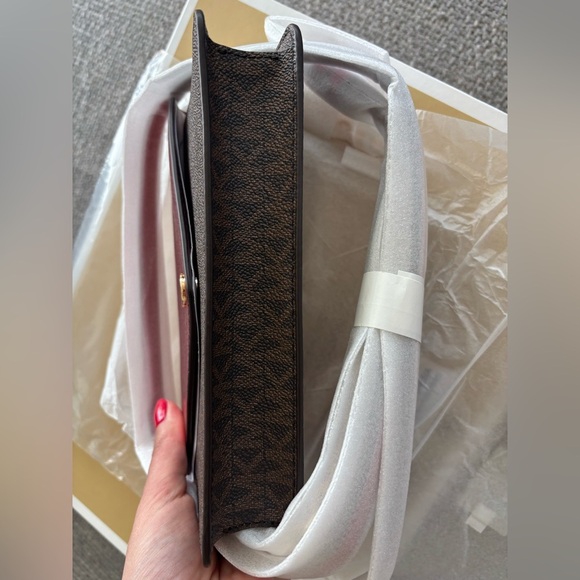 Michael Kors Jet Set Travel Crimson Logo Clutch Crossbody – Brand New with tag - Picture 14 of 16